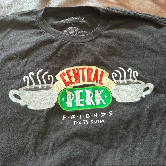 FRIENDS Licensed T Central Perk - Picture 4 of 4